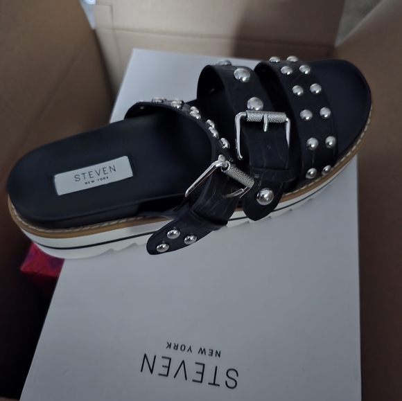 Steve Madden sandals - Picture 2 of 5